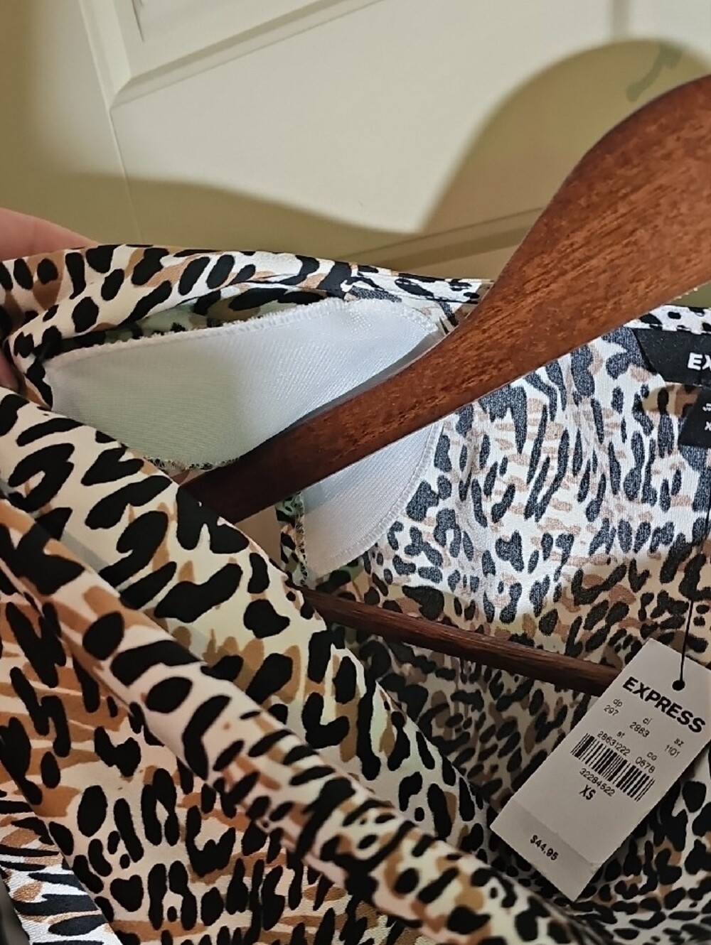 Express Leopard Print Drape Neck Camisole - Black & Tan Size XS. NWT - Picture 8 of 9